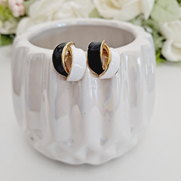 Gold  earrings black white retro minimalist small stud dainty new 💖 2/$30 - Picture 5 of 15